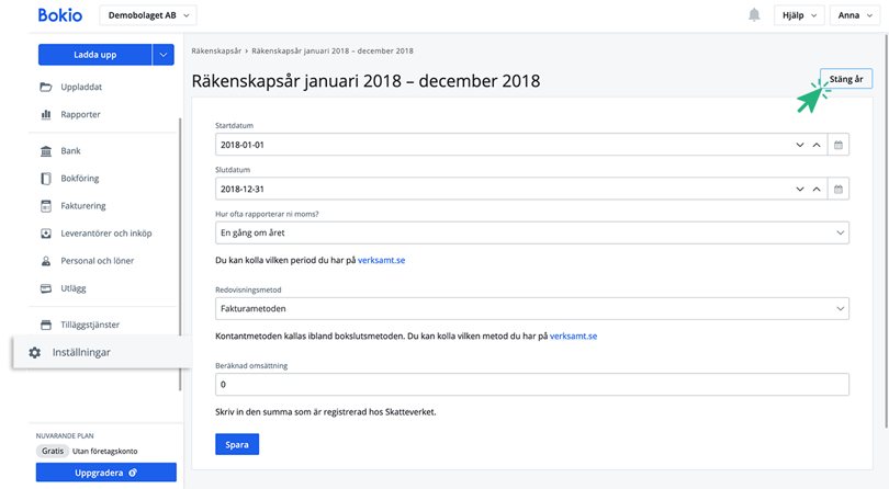 Gå till räkenskapsåret och klicka på Stäng år